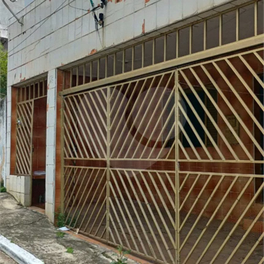 Casa Térrea 2 Dormitórios com 1 Vaga de Garagem Próxima à Estação São Lucas – Excelente Oportunidade para Morar ou Investir.