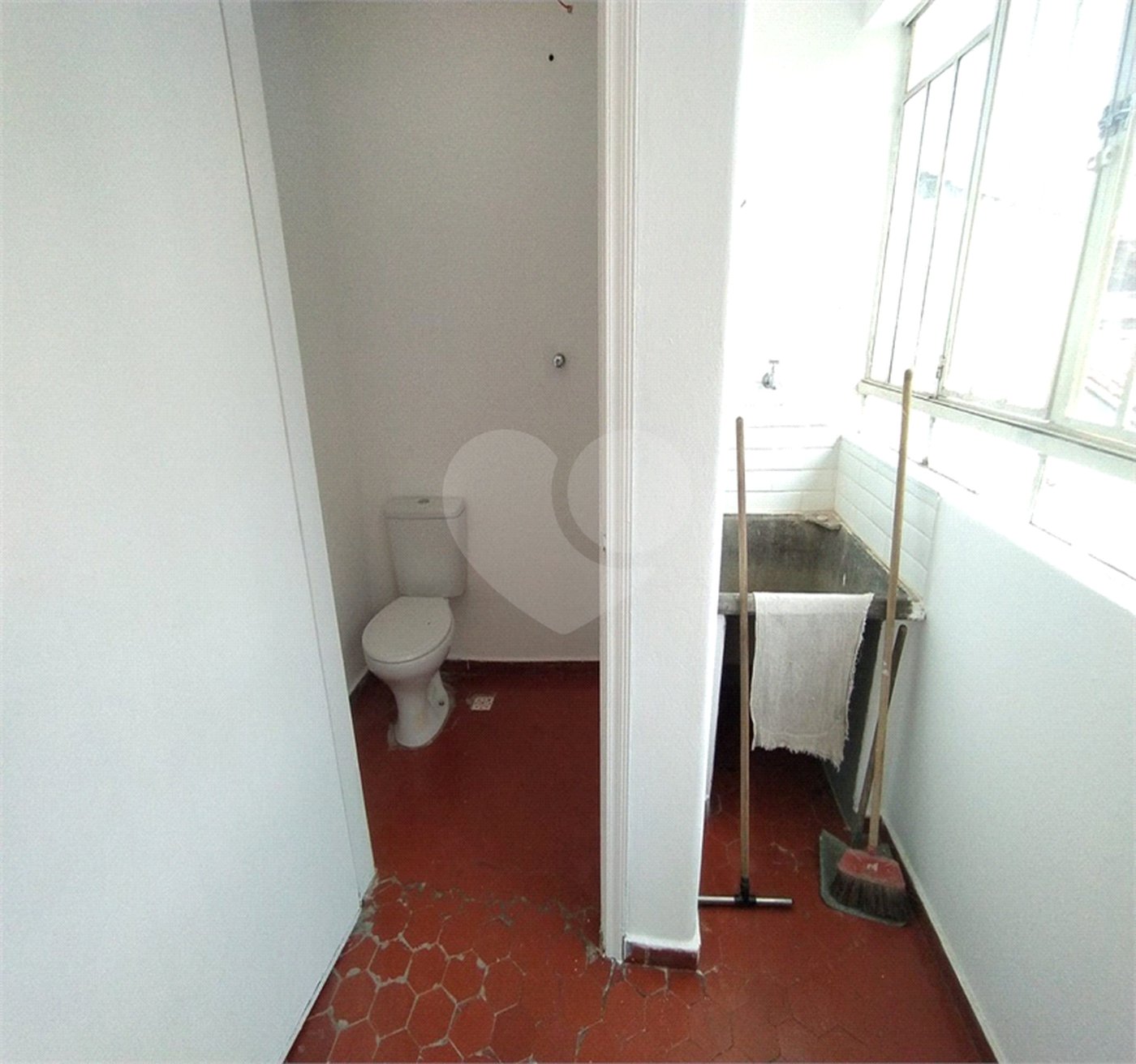 SOBRADO DE 100 M² COM 03 DORMITÓRIOS, VAGA E QUINTAL PARA LOCAÇÃO (OU VENDA) NO JARDIM DO COLEGIO-SANTANA