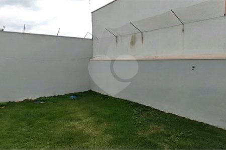 Casa Nova (Apenas 2 Anos) com Suíte: Conforto, Segurança e Localização Privilegiada!
