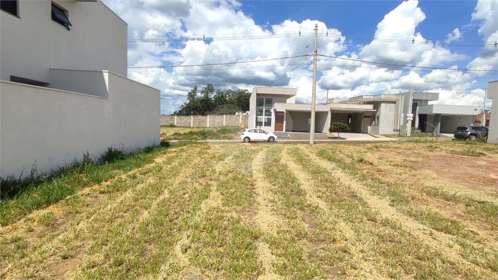 Lote à Venda em São Carlos, no Condomínio Villeneuve I