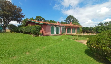 Chácara à venda com 3 quartos, sendo 1 suíte,  em Do Carmo (canguera), São Roque, SP
