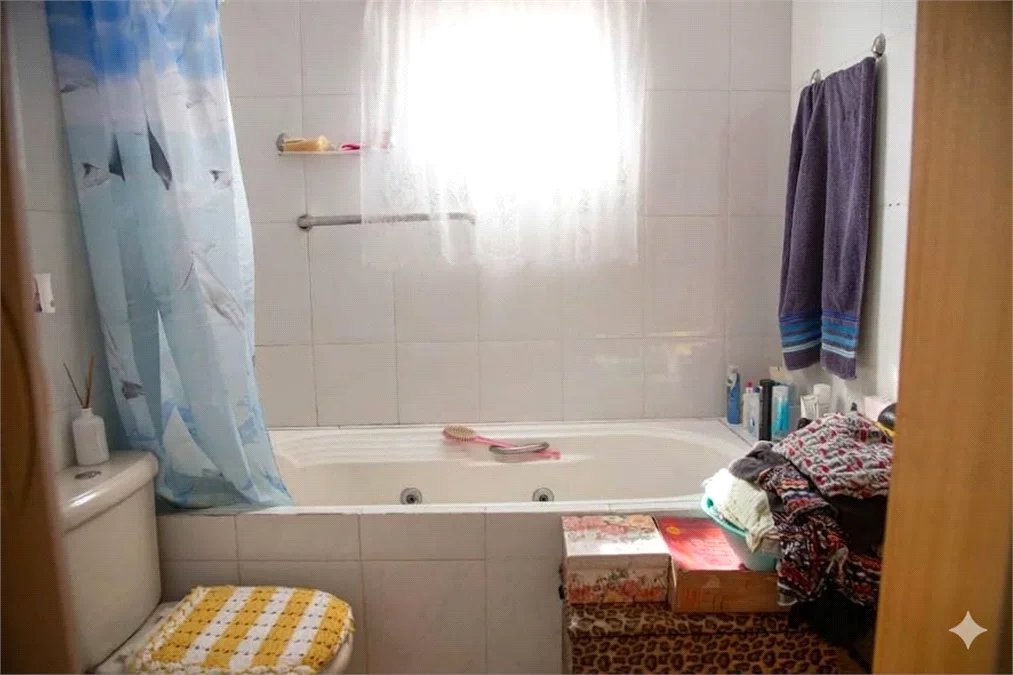 Casa à venda com 3 quartos, sendo 2 suítes, em Vila Yara, Osasco, SP