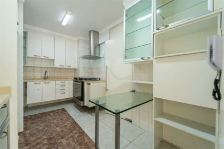 Apartamento à venda em Moema