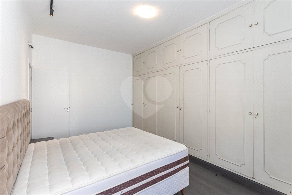 Apartamento Reformado e Mobiliado na Vila Mariana 100m² e 1 vaga.