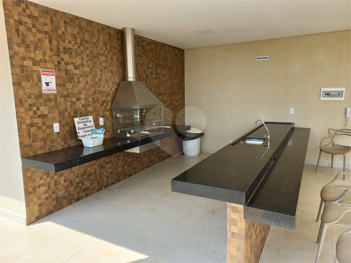 Apartamento no condomínio Monte Berlim