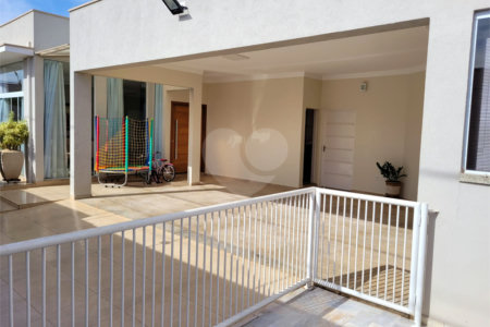 Casa térrea para venda em Araraquara/SP.