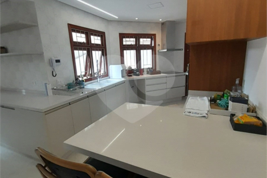 3 AMPLAS SUITES MAIS ECRITORIO MUITO VERDE E AMPLO QUINTAL