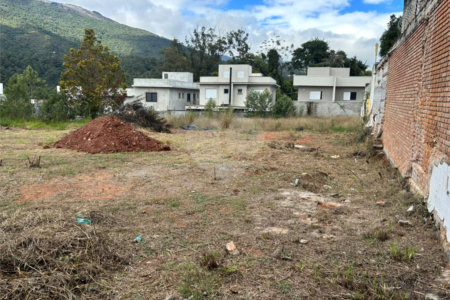 Excelente terreno com 493,65 metros quadrados com vista para a pedra grande em Atibaia sp.
