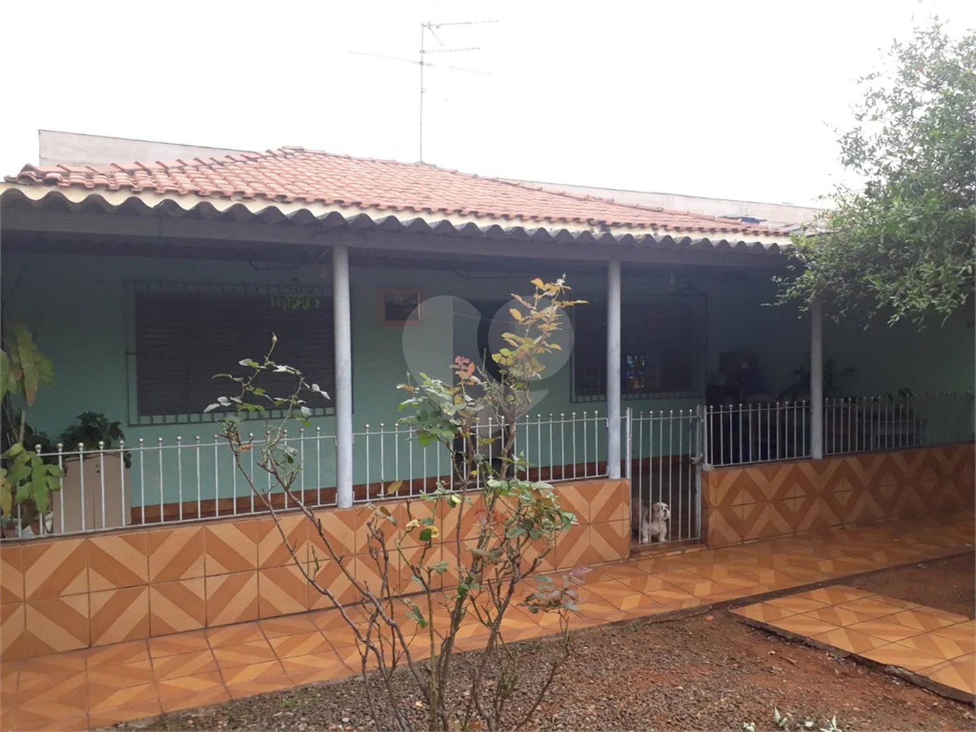 Casa térrea com amplo terreno