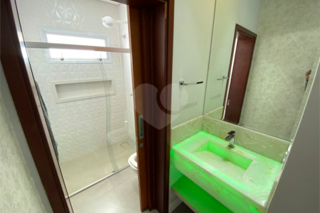 Casa com alto padrão de acabamento para venda no Condomínio Montreal.