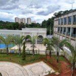 Condomínio de casas de alto padrão em estilo Neoclássico Francês