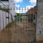 Terreno plano de 150,00 m² de área .