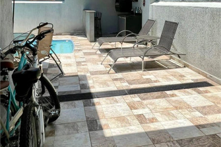 Casa Térrea à Venda com 3 dormitórios em Atibaia/SP