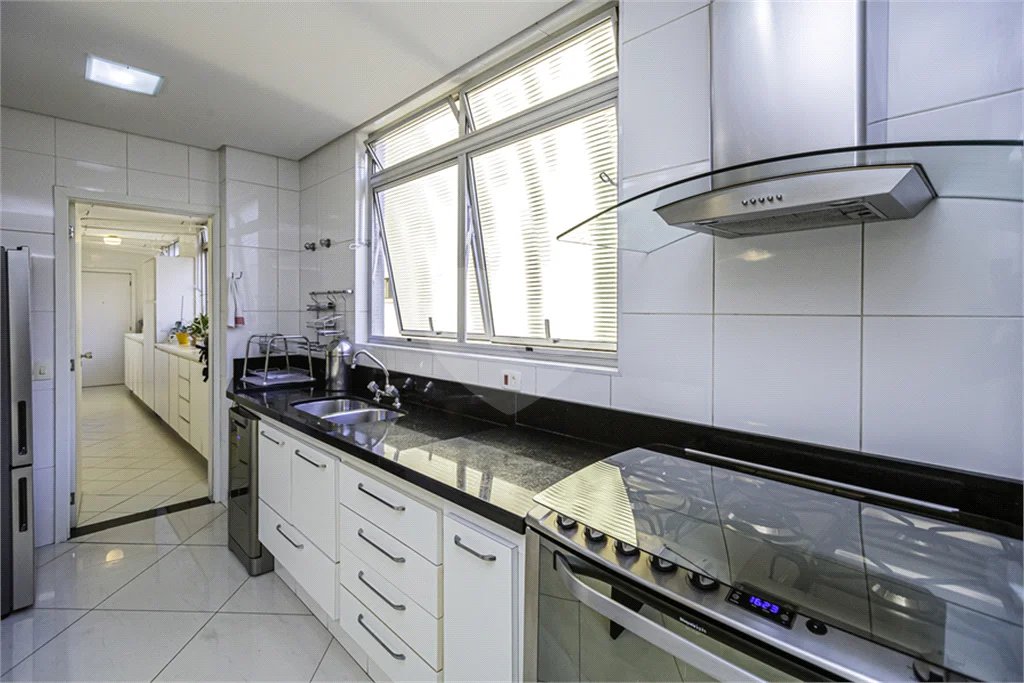 Apartamento á venda em Higienópolis com 212m² 3 dormitórios 1 suíte 2 vagas