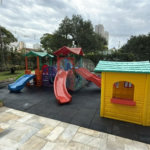 Apartamento de 155 m² com 4 dormitórios, varanda e 2 vagas de garagem. Condomínio com piscinas adulto, infantil e aquecida, lazer e portaria 24 horas.