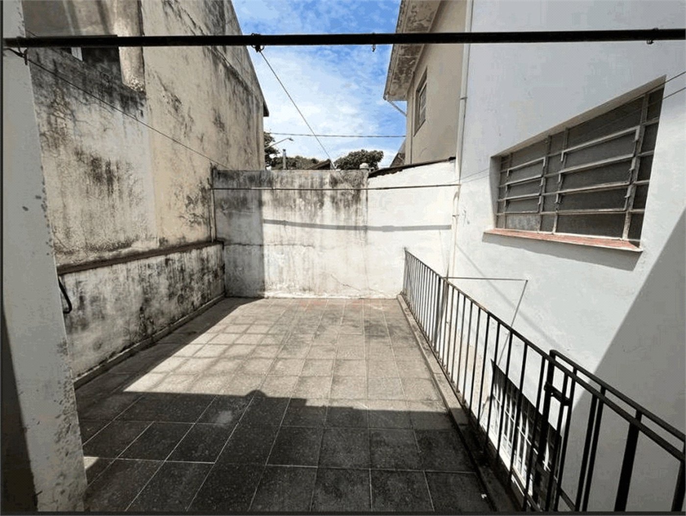 Sobrado com 180m², 3 quartos e 2 vagas