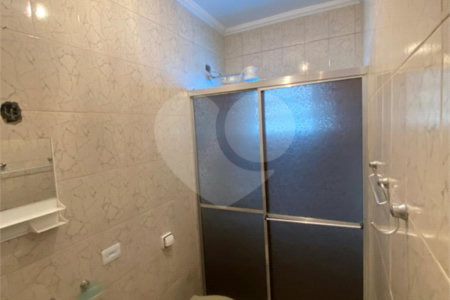 Casa Térrea com 3 dormitórios, sendo 2 suítes.