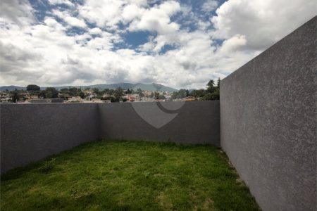 Casa térrea em Atibaia com 3 suítes, sala 2 ambientes, 2 vagas garagem, excelente localização, pronta para morar