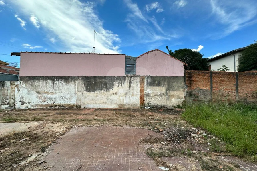 Terreno residencial com vocação comercial à venda no bairro Jaraguá. - 300 m² - 10x30 + acesso a área verde (50 m²)
