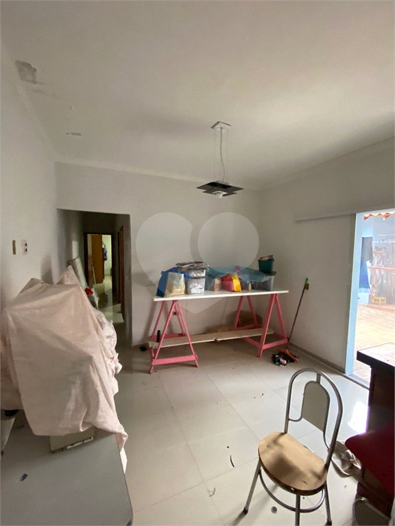 Casa Térrea com 2 dormitórios, sendo 1 suíte.