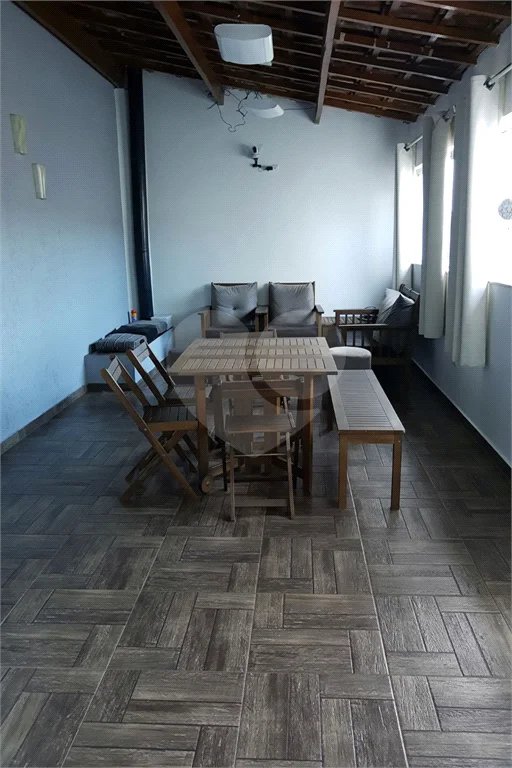 Casa 4 dormitórios, 3 vagas