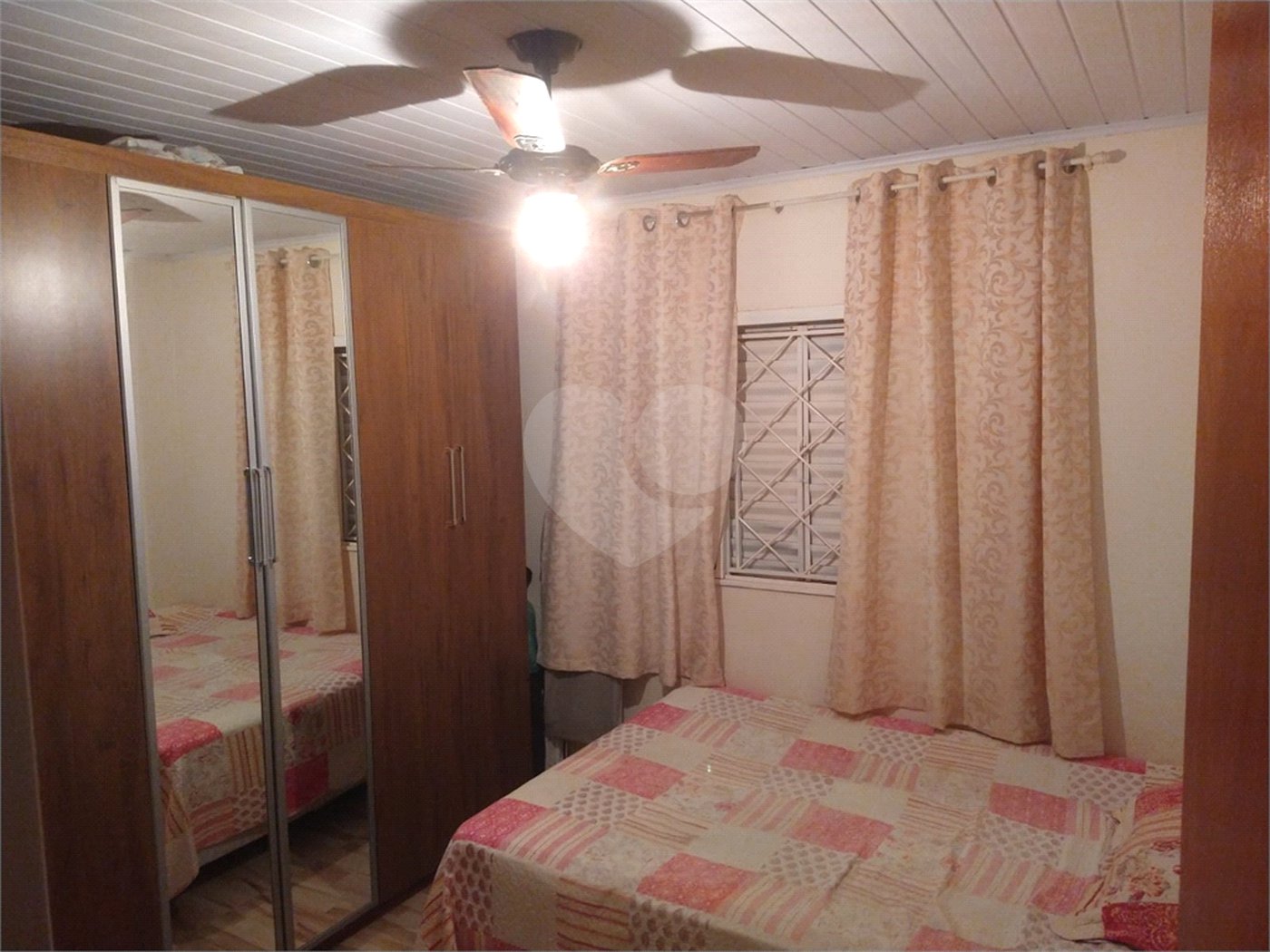 Casa Térrea com 2 dormitórios.