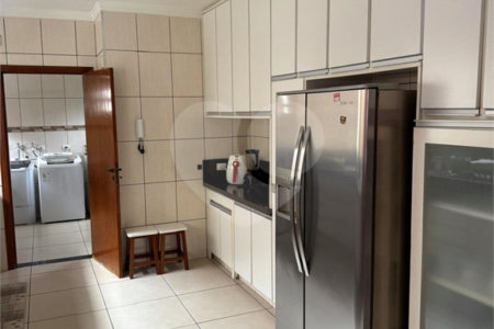 Sobrado à venda com 4 quartos, sendo 3 suítes, em Interlagos, São Paulo, SP