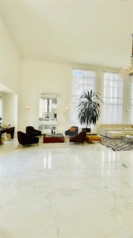 Belíssima casa à venda com 700 m² no Condomínio Tamboré, em Alphaville!!!
