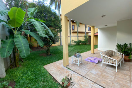 Casa térrea no Condomínio Parque Faber I