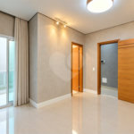 Sobrado geminado com 185 m², 3 suítes, closet, 4 vagas, área gourmet, sótão, energia solar, aquecimento de água e sistema completo de segurança.