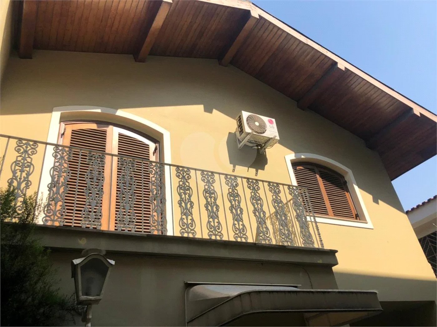 Sobrado com 363m² à venda no Alto da Moóca - 3 suítes e 6 vagas.