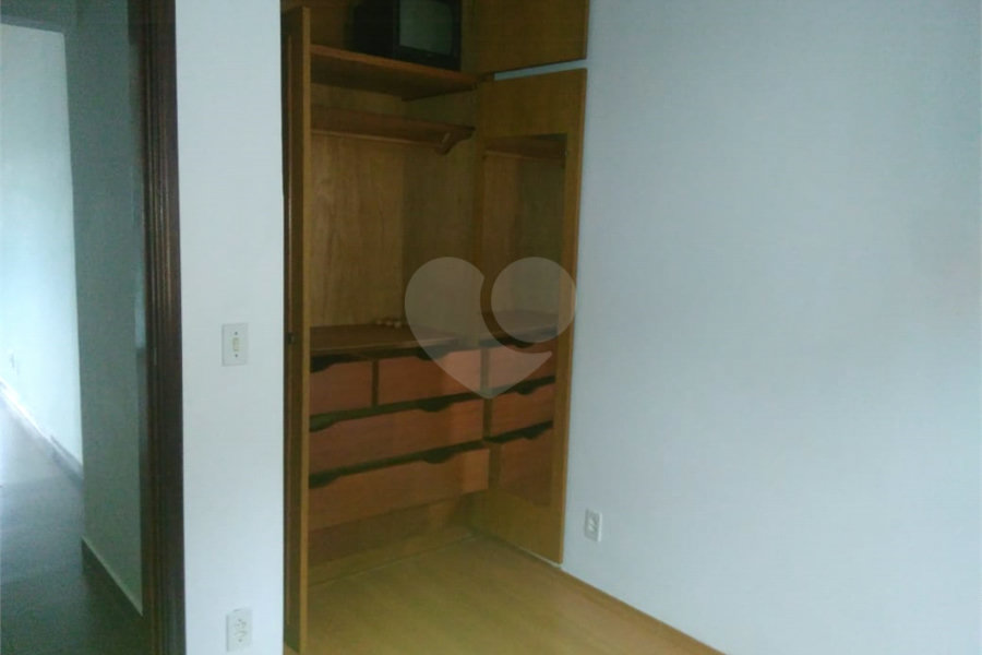 Sobrado venda ou locação HORTO com 254m2, 4 quartos, 2 sala, 2 cozinha, quintal e 3 vagas de garagem