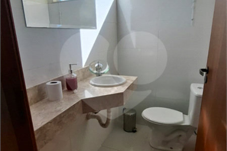 Casa Térrea de Alto Padrão à Venda – Próxima ao Shopping