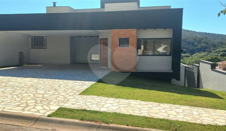 Casa à venda com 3 suítes em Santa Isabel, Louveira, SP