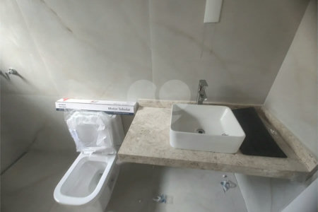 Casa exclusiva em Atibaia de alto padrão com 3 suítes, piscina, espaço gourmet, condomínio fechado, aceita financiamento