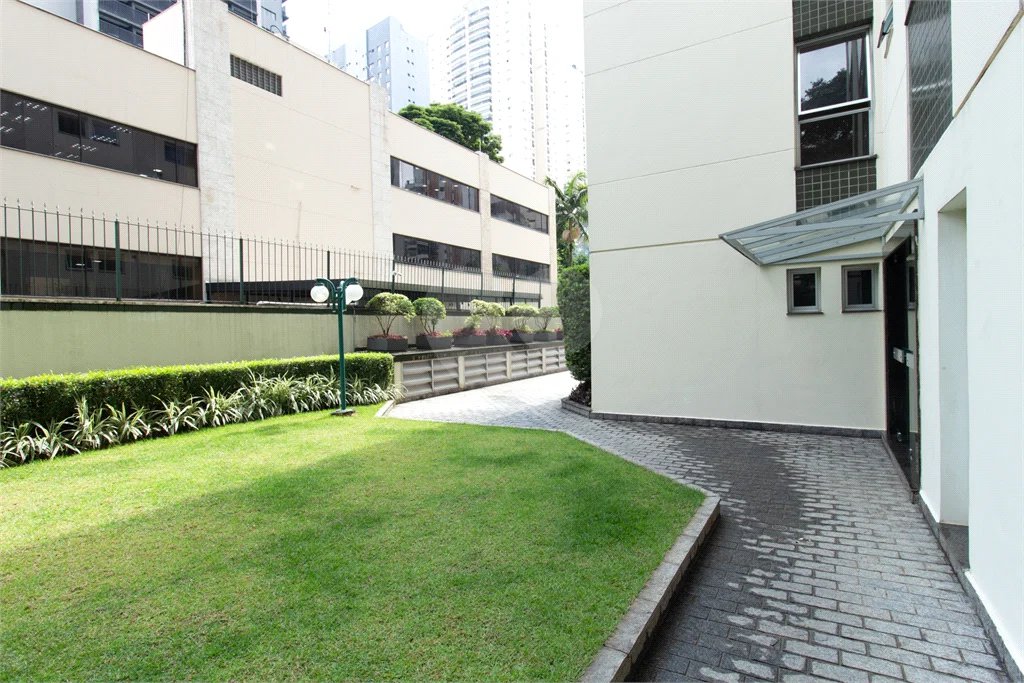 Apartamento a venda no Campo Belo, 192 M², 3 suites, 3 vagas, lazer e próximo ao metrô