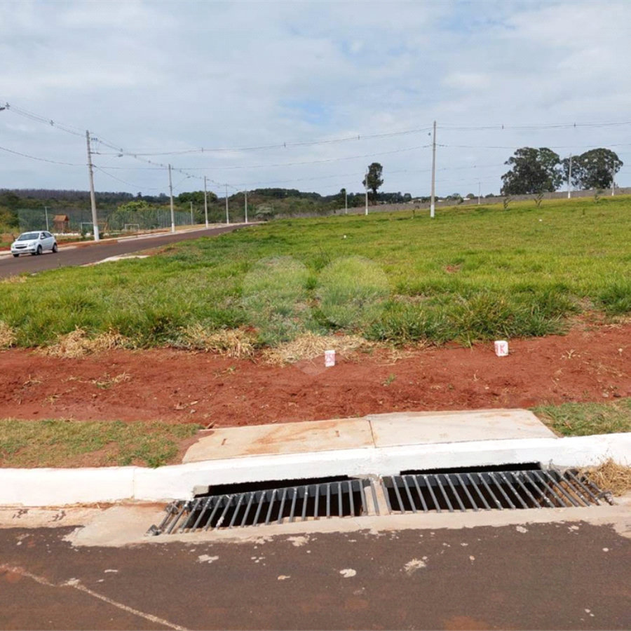 Terreno para venda, dispondo de 251,00 m² .