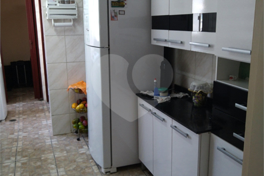 Apartamento duplex, espaçoso, ensolarado. Ideal para uma bela modernização.