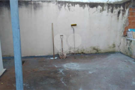 Casa Térrea com 3 dormitórios, sendo 1 suíte.