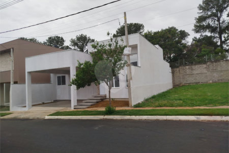 Casa em condominio em reta final de obras