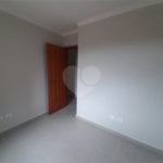 Apartamento COBERTURA com 66m2, 3 quartos, banheiro, sala, cozinha, quintal e 1 vaga