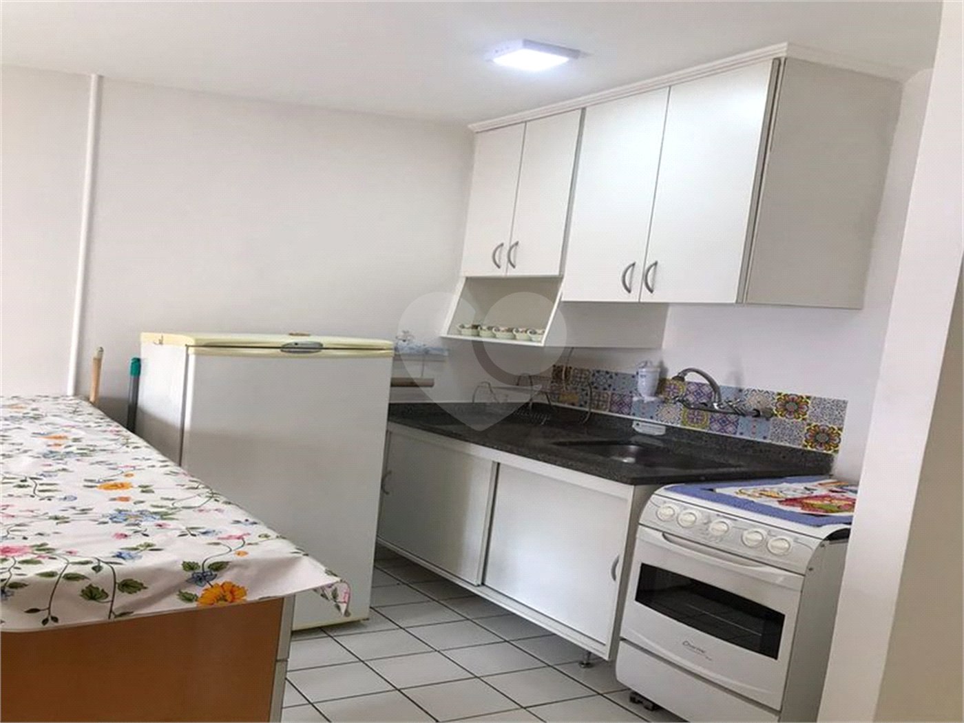 Apartamento mobiliado de 32m2 com 1 dormitório e 1 vaga para locação na Santa Cecília