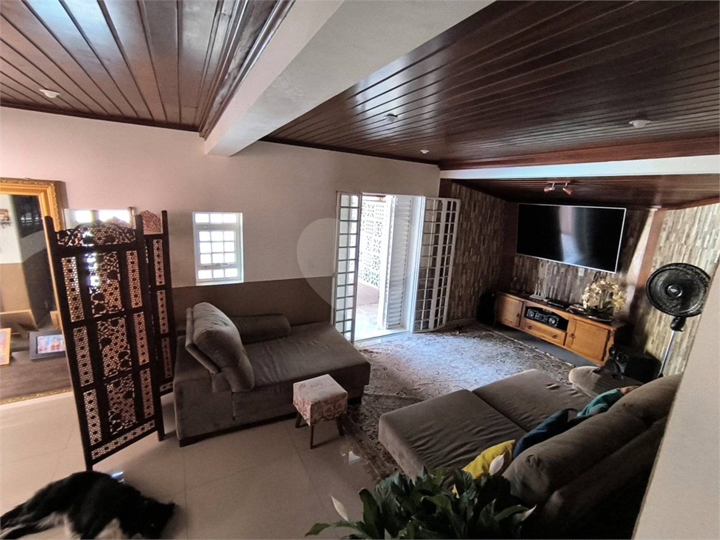 Casa à Venda no Santa Marta com 3 Suítes e Piscina