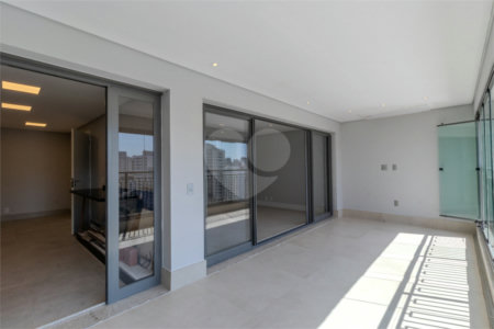 Apartamento para venda em Moema com 3 quartos, sendo 3 suítes, 2 vagas, 149 m²