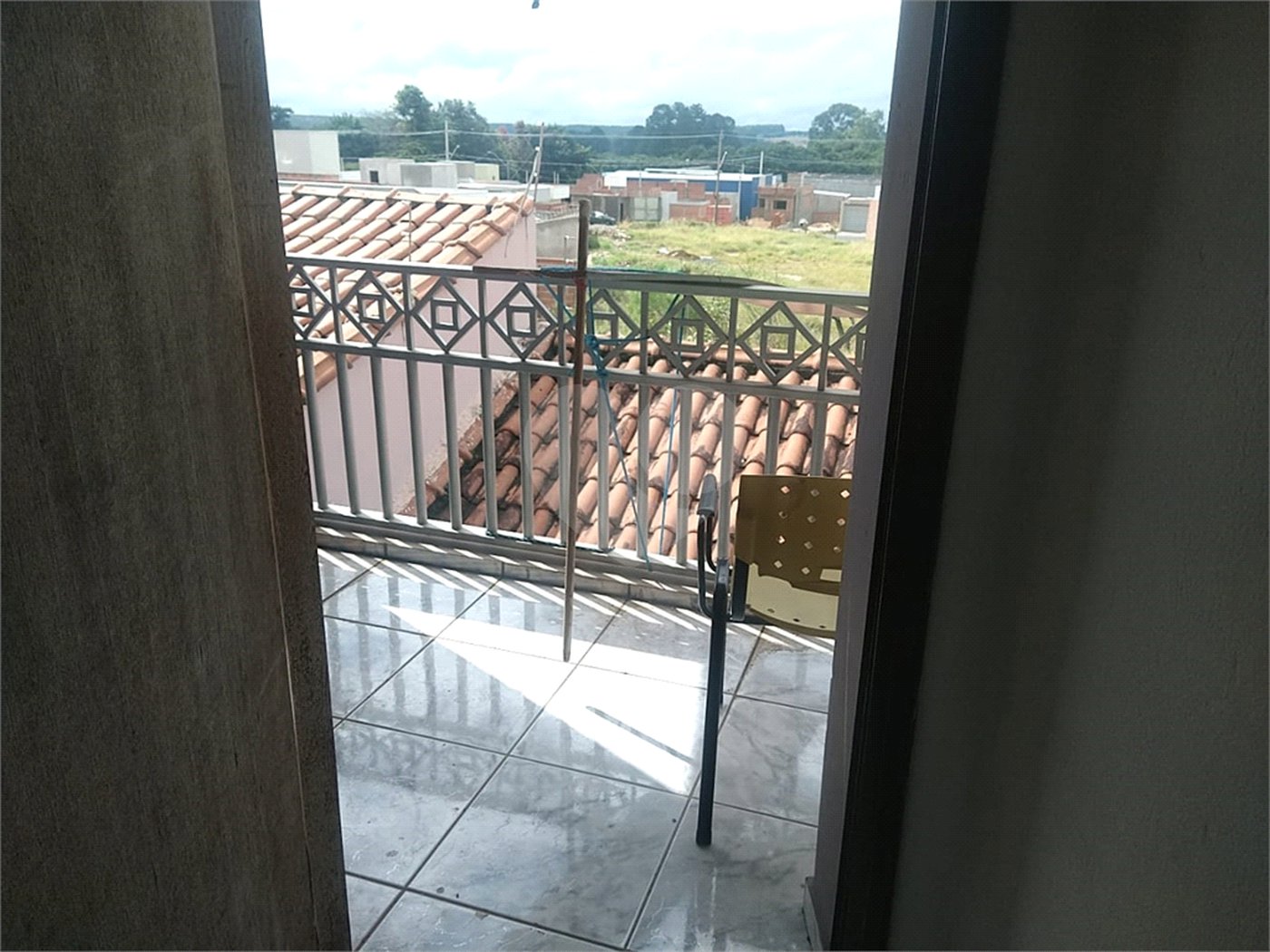 Sobrado com 3 suítes.