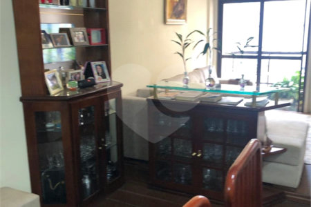 Apartamento com 3 dormitórios, Bairro Saúde,, Muito proximo do metro São Judas e da Igreja!