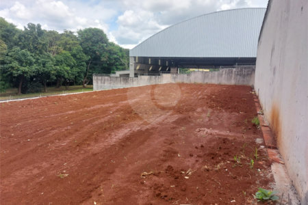 Terreno para venda na Vila Carmem.