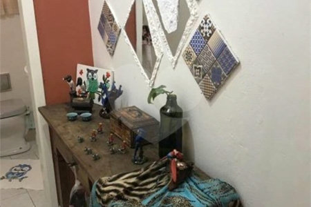 Casa com 202m² , 4 dormitórios , sendo 1 suíte , 3 vagas de garagem.