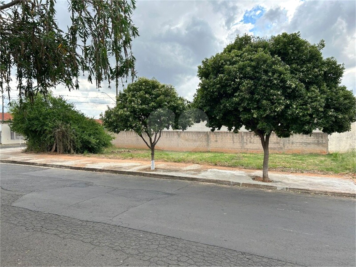 Terreno de Esquina Misto – 257,61 m² | Jardim Regina
