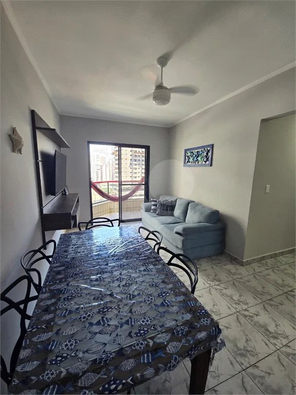 Belíssimo apartamento recém reformado na Praia Grande.